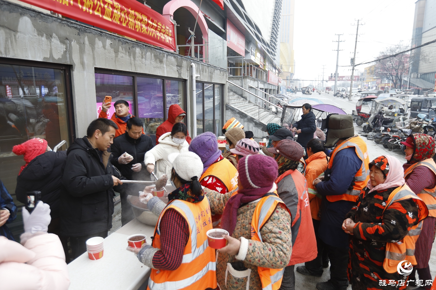 正陽縣:粥香傳溫情 愛心潤寒冬
