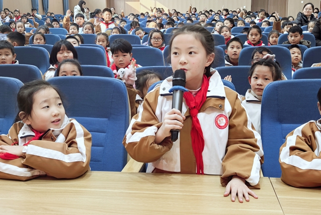 金雀路小學(xué)校長思政課暖心開講