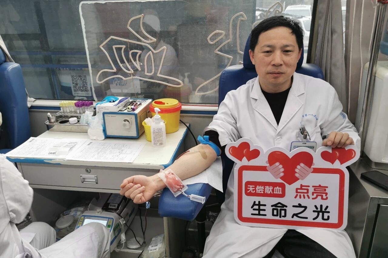 寒冬獻(xiàn)熱血 醫(yī)者顯真情——駐馬店市第一人民醫(yī)院開展無(wú)償獻(xiàn)血活動(dòng)