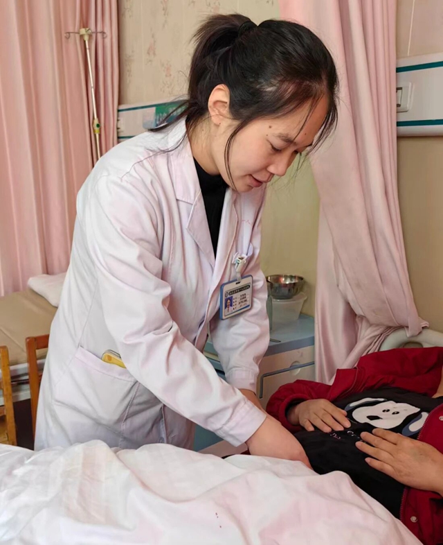 錦旗雙至，溫情加倍：駐馬店市第一人民醫(yī)院產(chǎn)科全程溫情守護獲贊譽