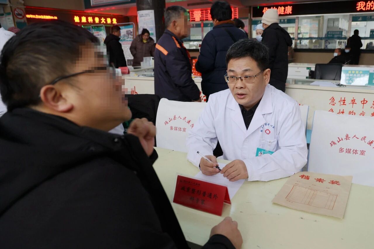 “強(qiáng)基賦能 健康同行” 駐馬店市中心醫(yī)院專家團(tuán)走進(jìn)確山縣人民醫(yī)院