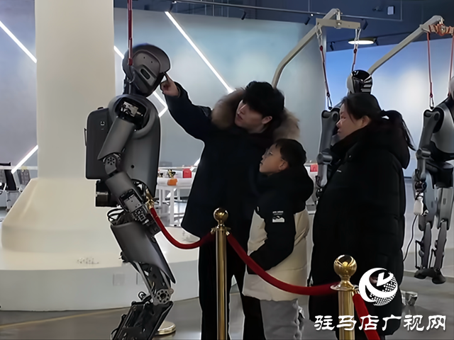 科技亮相天中年貨節(jié) 市民可親手&ldquo;觸碰未來&rdquo;