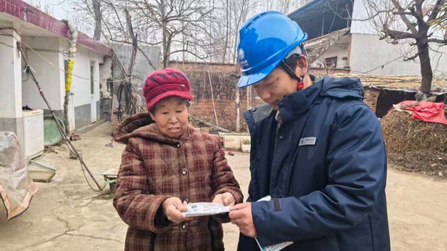 國網(wǎng)泌陽縣供電公司：發(fā)放&ldquo;連心卡&rdquo; 架起&ldquo;暖心橋&rdquo;