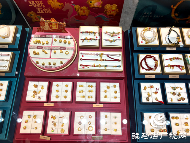 歲末金市“熱”起來 馬年主題飾品迎消費熱潮