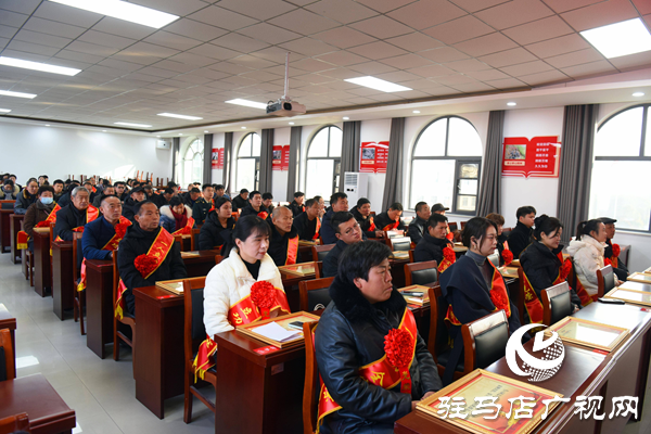 平輿縣退役軍人事務(wù)局聯(lián)合縣人武部舉行集體送喜報(bào)儀式 