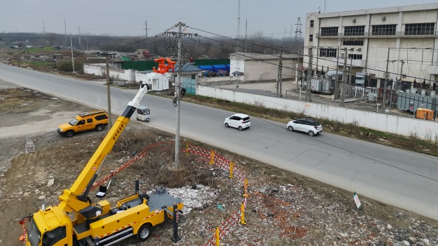 國網(wǎng)駐馬店供電公司：帶電作業(yè)機(jī)器人“上崗” 配網(wǎng)運(yùn)維邁入智能新階段