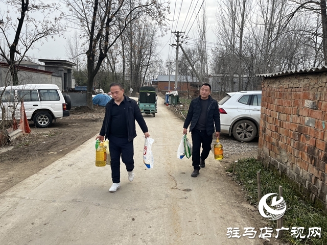 平輿縣射橋鎮(zhèn)東關(guān)社區(qū):捐燈盞暖歸途 獻(xiàn)愛心潤?quán)l(xiāng)鄰