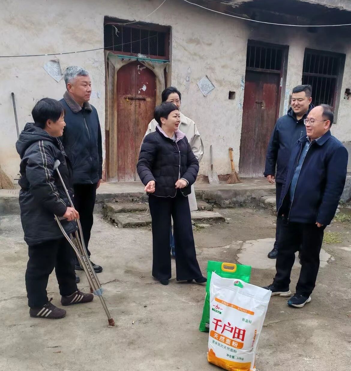 新春慰問暖人心,鄉(xiāng)村振興共前行——市中醫(yī)院赴幫扶村開展春節(jié)前走訪慰問活動