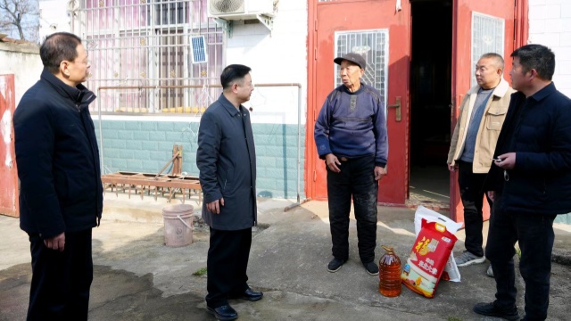 駐馬店市郵政分公司深入定點(diǎn)幫扶村開(kāi)展春節(jié)走訪慰問(wèn)活動(dòng)