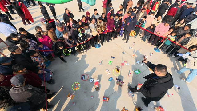 體育大集開(kāi)進(jìn)村 鄉(xiāng)村運(yùn)動(dòng)會(huì)嗨翻天