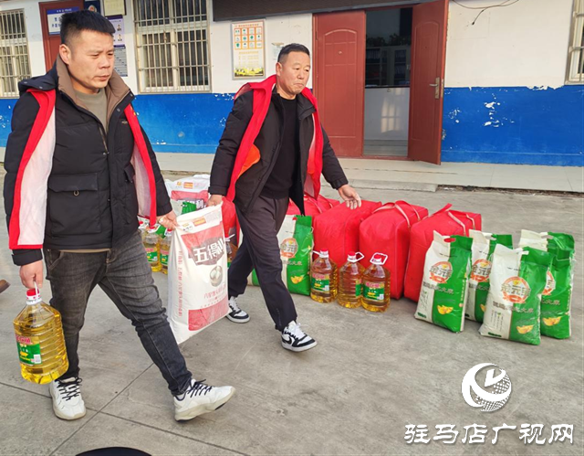 駐馬店經(jīng)濟(jì)開發(fā)區(qū)賈莊居委會開展春節(jié)慰問活動(dòng)