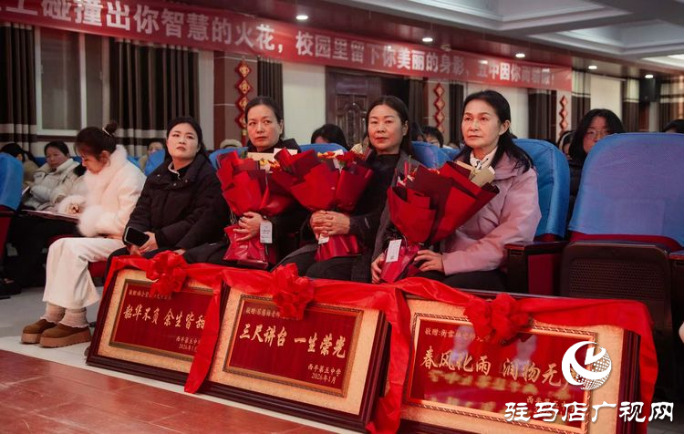 西平縣第五中學為退休教師隆重舉行榮休典禮