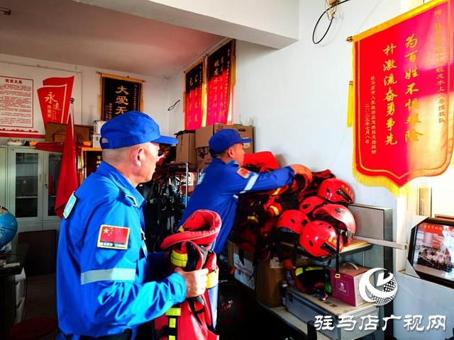 駐馬店紅十字蛟龍水上義務(wù)搜救隊(duì)以學(xué)促干提升應(yīng)急救援能力