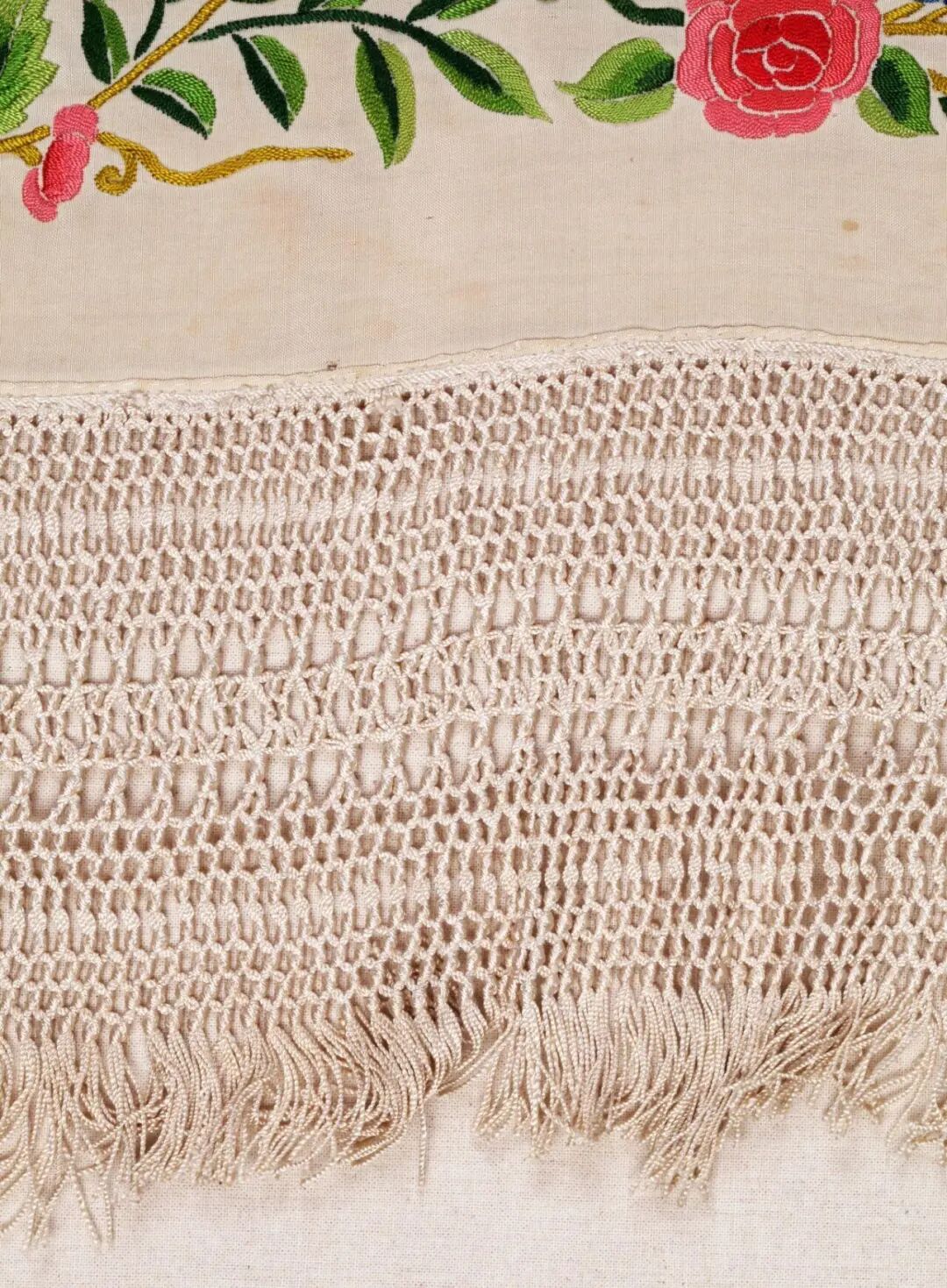 文博日歷丨這件18世紀(jì)的披肩，現(xiàn)在看仍然那么時(shí)尚