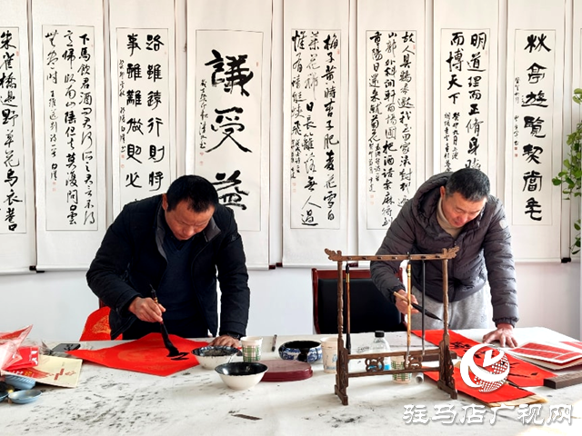 確山縣普會寺鎮(zhèn)：駿馬奔騰迎新春 丹青妙筆送吉祥