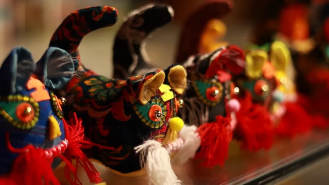 40+展位、雙線直播、沉浸展演……這場新春非遺市集，帶你尋味地道中國年！