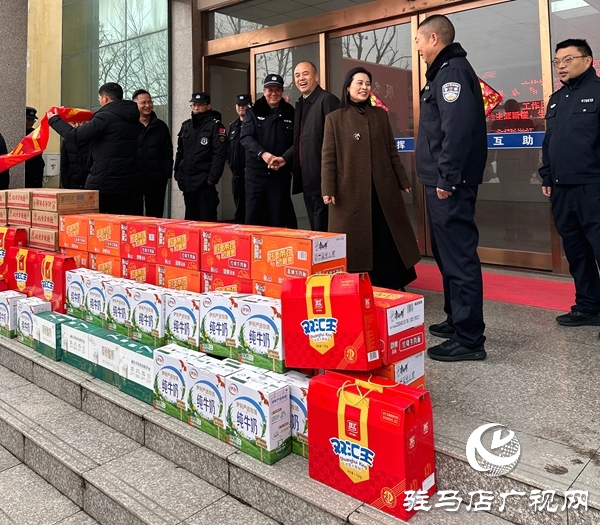 警民同心暖新春 平輿同城聯(lián)盟慰問一線特巡警