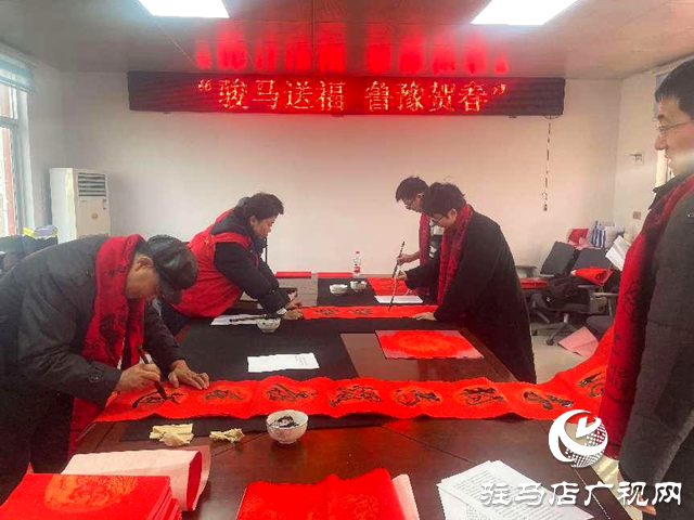山東大學聯合確山縣書協開展&ldquo;送春聯福字進社區(qū)&rdquo;活動