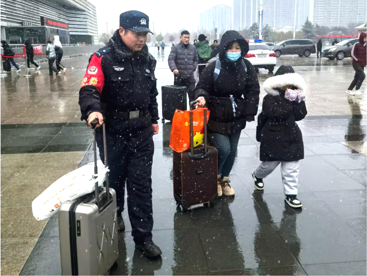 馬向輝:高鐵西站的“溫暖坐標(biāo)”