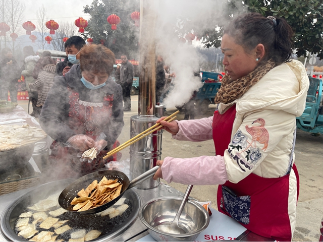 驛城區(qū)年貨大集開市 “羋月古村”年味濃活力足