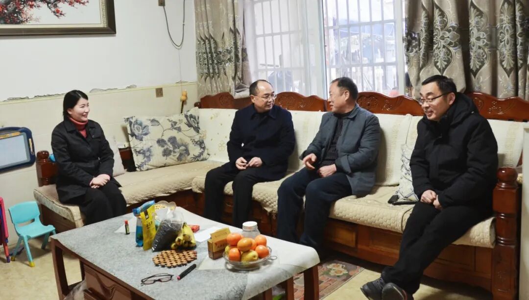 正陽縣檢察院走訪慰問退休老干部