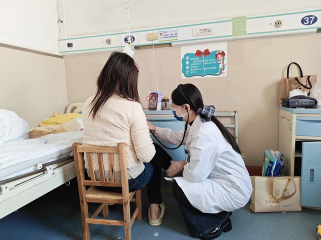 駐馬店市第一人民醫(yī)院兒科醫(yī)生溫情守護患兒家庭