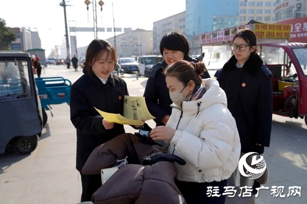 平輿縣人民法院：普法迎新春 法治年味別樣濃