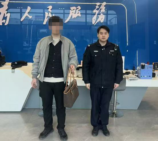 開發(fā)區(qū)公安：凌晨尋回遺失背包 暖心守護(hù)平安春節(jié)