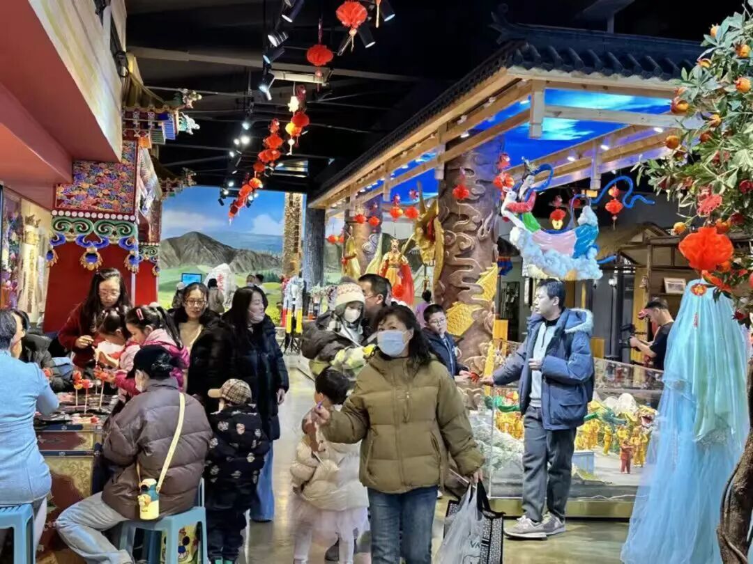 讓傳統(tǒng)年俗“活”在文化場景里