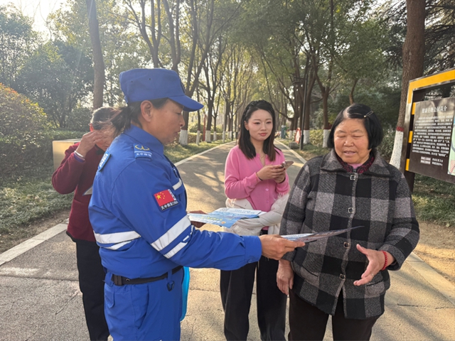 警惕“紅包返利”“積分清零”陷阱！駐馬店這場公園里的反詐宣傳干貨滿滿