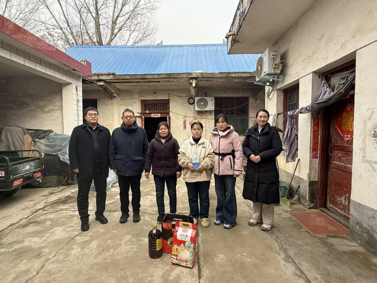  黃淮學(xué)院開展家庭經(jīng)濟(jì)困難學(xué)生走訪工作