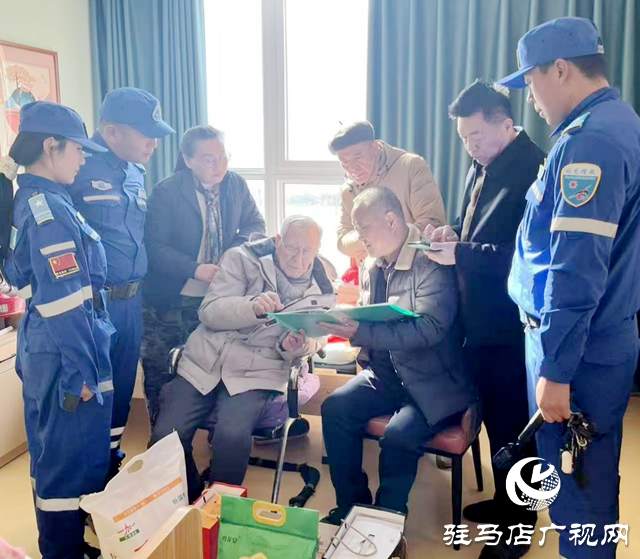 駐馬店兩支公益團(tuán)隊(duì)慰問毛澤東專列司機(jī)武金城