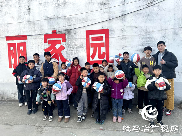 平輿縣陽城鎮(zhèn):國家一級(jí)籃球運(yùn)動(dòng)員王勃臣返鄉(xiāng)獻(xiàn)愛心