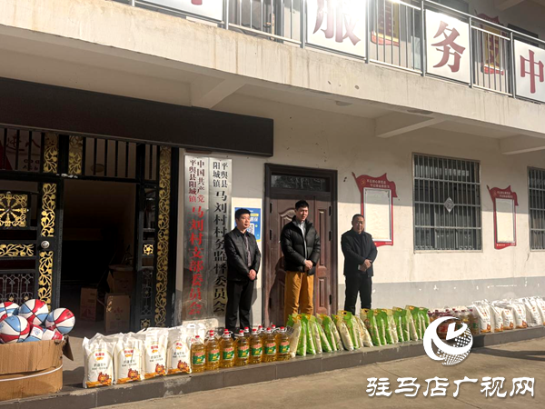 平輿縣陽城鎮(zhèn):國家一級(jí)籃球運(yùn)動(dòng)員王勃臣返鄉(xiāng)獻(xiàn)愛心