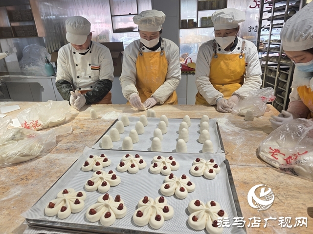 蒸年饃迎新春 駐馬店老查記非遺年饃古法手藝揉出濃濃年味