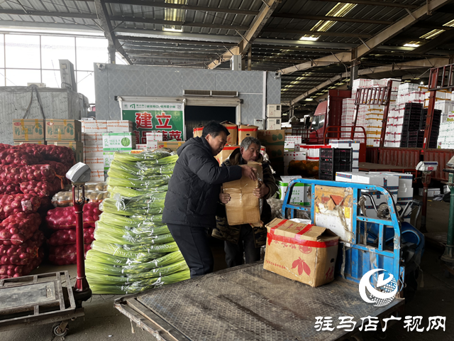 【春節(jié)我在崗】小小菜攤不打烊 守護市民“菜籃子”