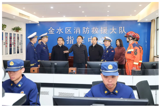 劉寧王凱在鄭看望慰問(wèn)春節(jié)期間堅(jiān)守崗位的干部職工 奮戰(zhàn)一線盡心盡責(zé) 全力守護(hù)萬(wàn)家團(tuán)圓 確保群眾過(guò)一個(gè)安定祥和的新春佳節(jié)