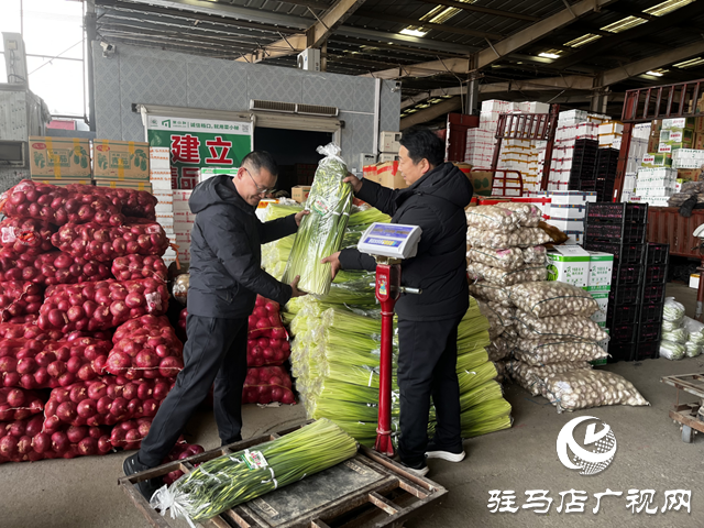 【春節(jié)我在崗】小小菜攤不打烊 守護市民“菜籃子”