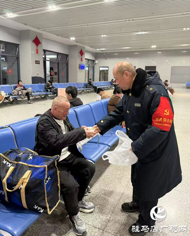 【新春走基層】“駐車人”在行動 堅(jiān)守崗位不停歇