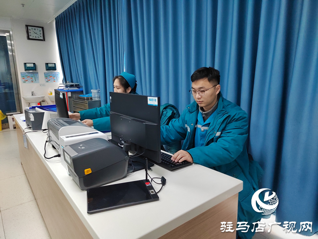 駐馬店市第二人民醫(yī)院:無影燈下守歲生命線上逆行