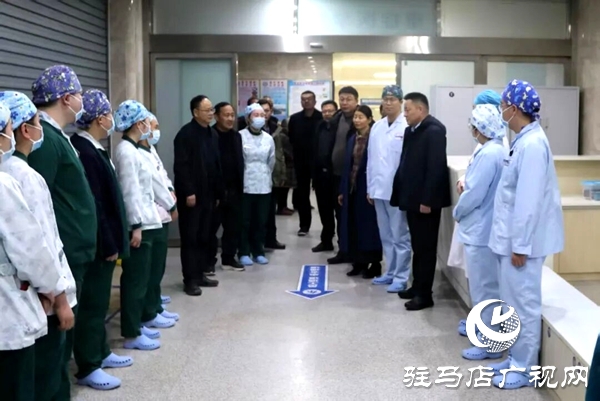 平輿縣衛(wèi)健體委、縣人民醫(yī)院領導春節(jié)慰問一線醫(yī)務人員