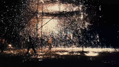 破圈煥新！確山打鐵花 + 騰訊《暗區(qū)突圍》 駐馬店非遺解鎖文旅融合新業(yè)態(tài)