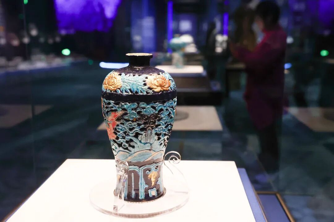 這件琺華器新春祝福誠意十足