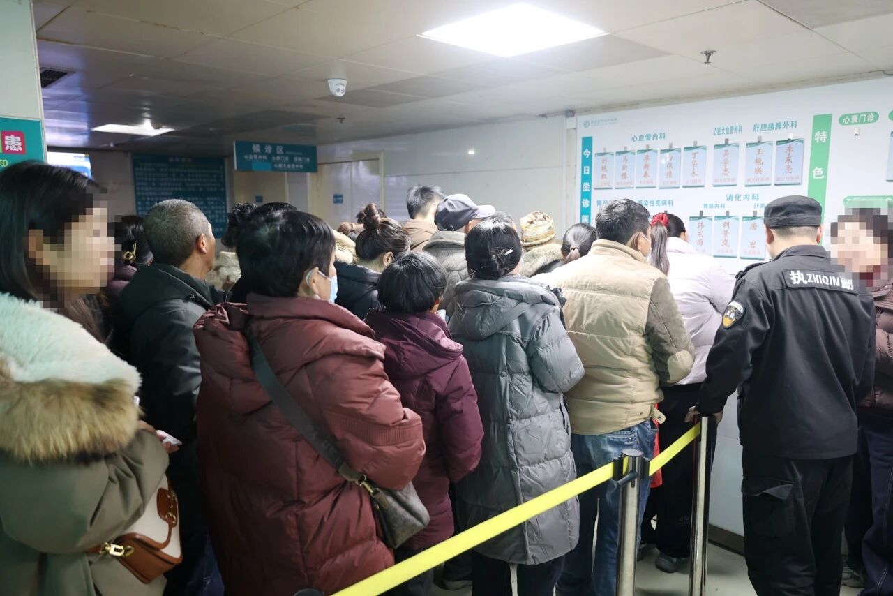 &ldquo;滿格&rdquo;狀態(tài)，忙而有序！駐馬店市中心醫(yī)院積極應(yīng)對(duì)春節(jié)后就診高峰