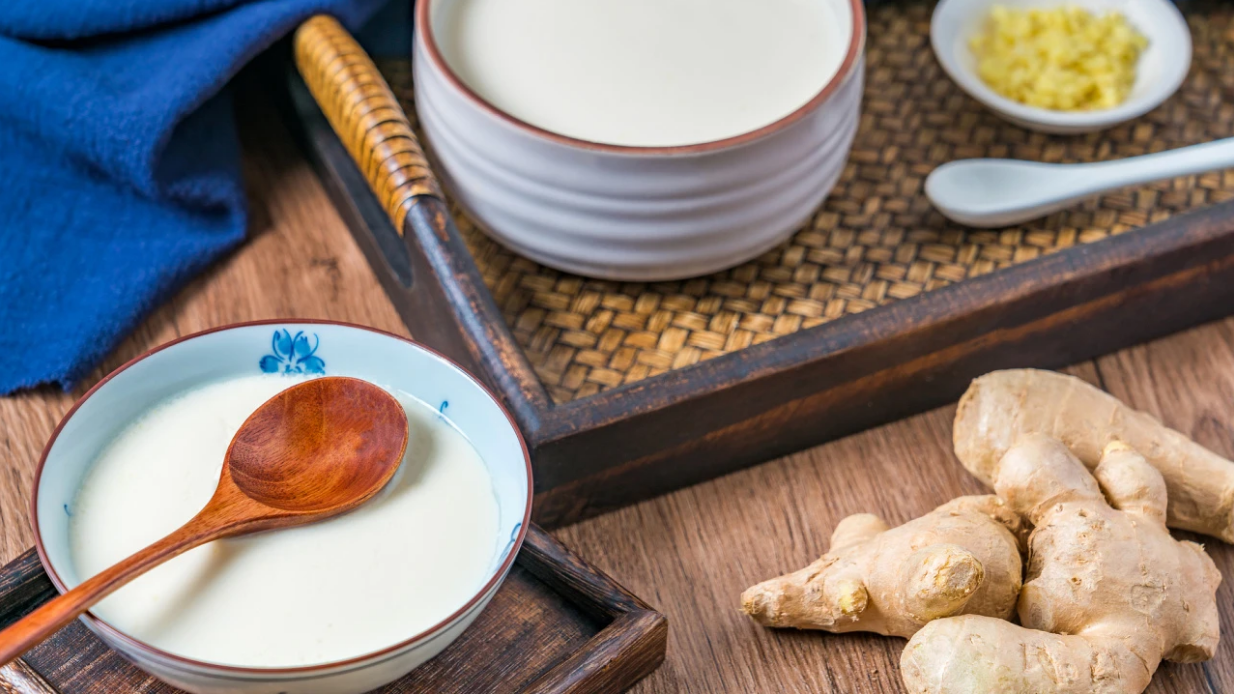 喝牛奶時(shí)做一個(gè)小改變 血脂降了、血糖穩(wěn)了、腸道好了