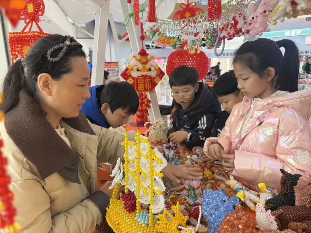 “天中華彩 福馬迎春”——非遺過大年·2026年駐馬店市非遺新春市集在玖隆茂購物公園熱鬧開市！