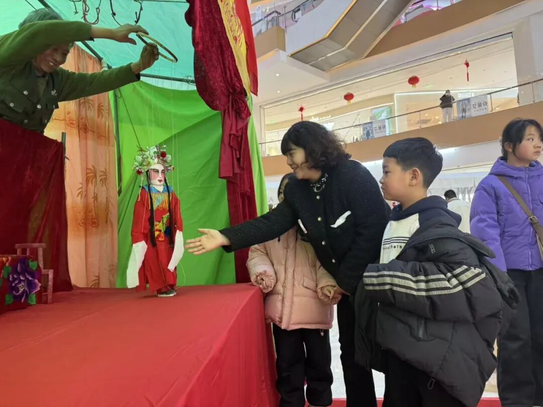 “天中華彩 福馬迎春”——非遺過大年·2026年駐馬店市非遺新春市集在玖隆茂購物公園熱鬧開市！