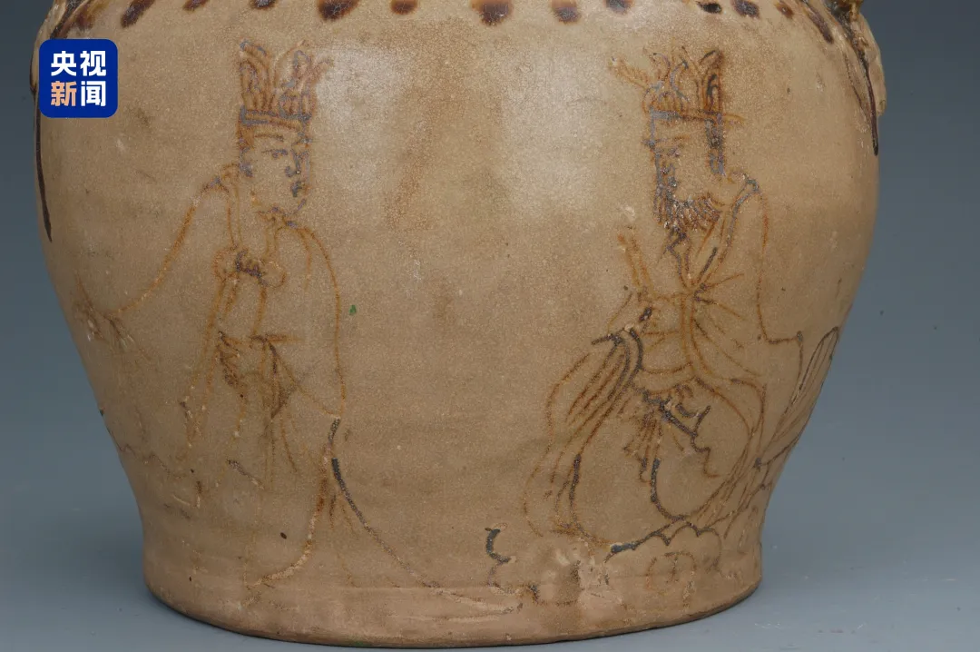 文博日歷丨唐代青瓷罐，透露了長(zhǎng)沙窯的“經(jīng)營(yíng)策略”