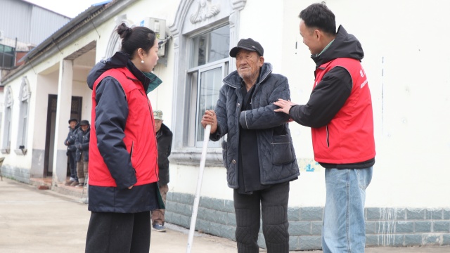 國(guó)網(wǎng)正陽縣供電公司:弘揚(yáng)雷鋒精神 傳承敬老美德