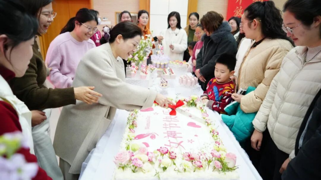 駐馬店郵政：巾幗綻芳華 喜樂鬧元宵